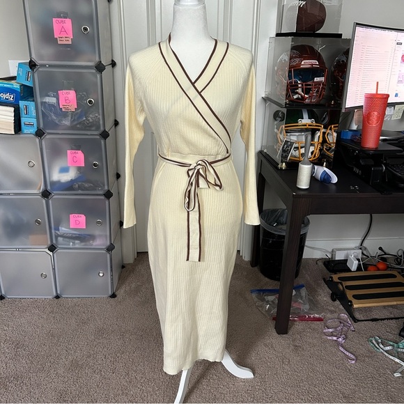 V For City Cream Brown Maternity Waist Tie Long Sleeve Midi Dress Size Small - Picture 2 of 11